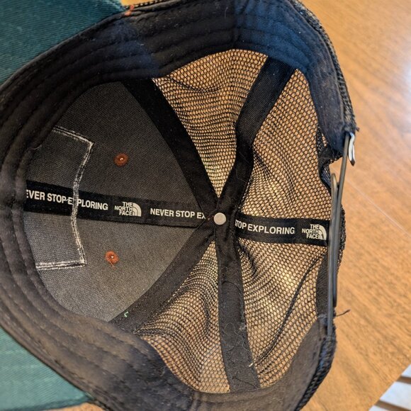 The North Face Trucker Hat - Picture 2 of 3